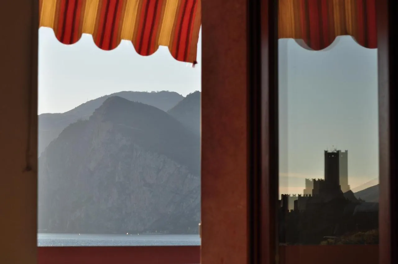 Villa Pifferi Malcesine Aparthotel